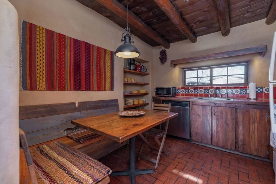 Full eat in kitchen