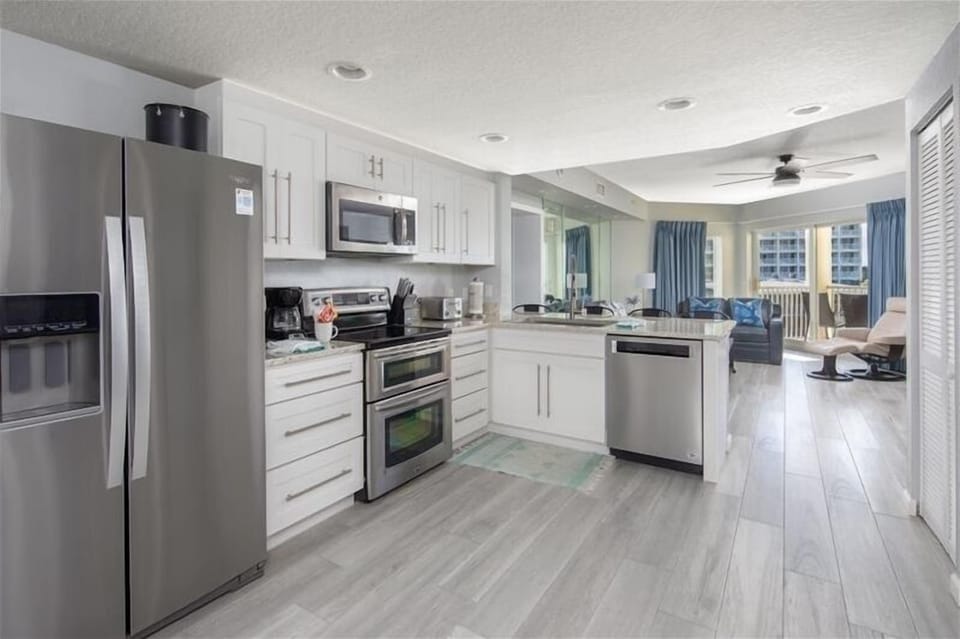 Full kitchen