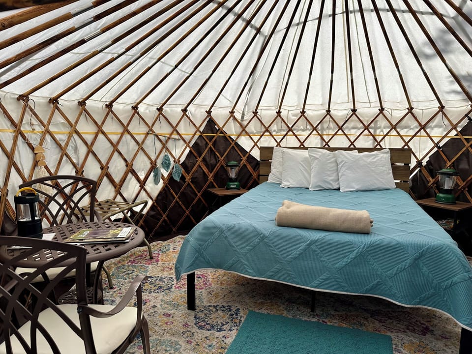 Deluxe Tent | Free WiFi, bed sheets