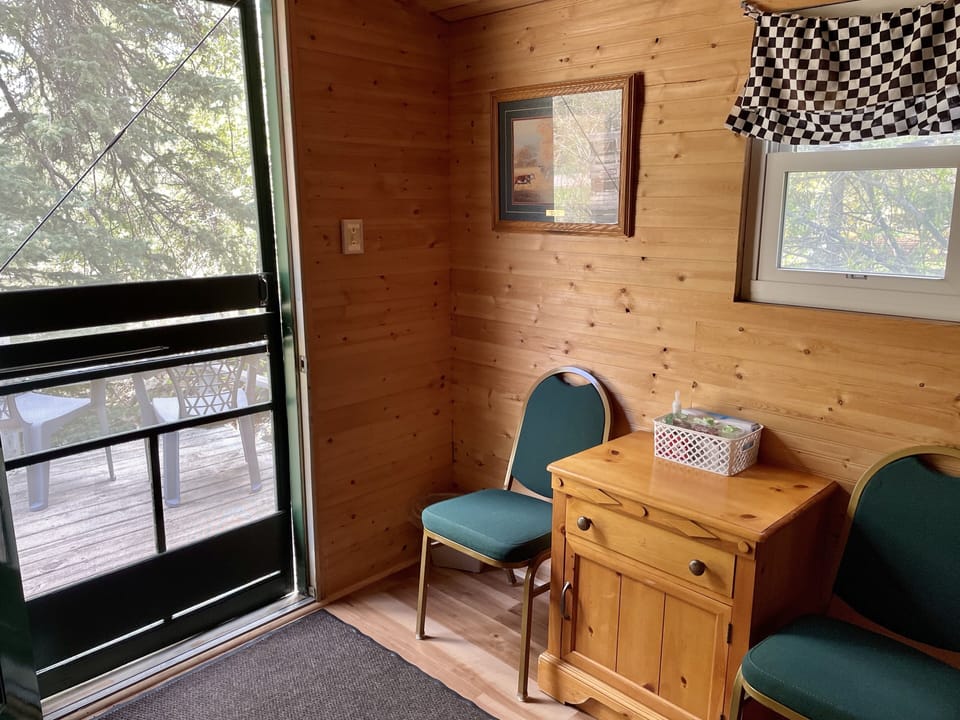 Standard Cabin | Free WiFi, bed sheets