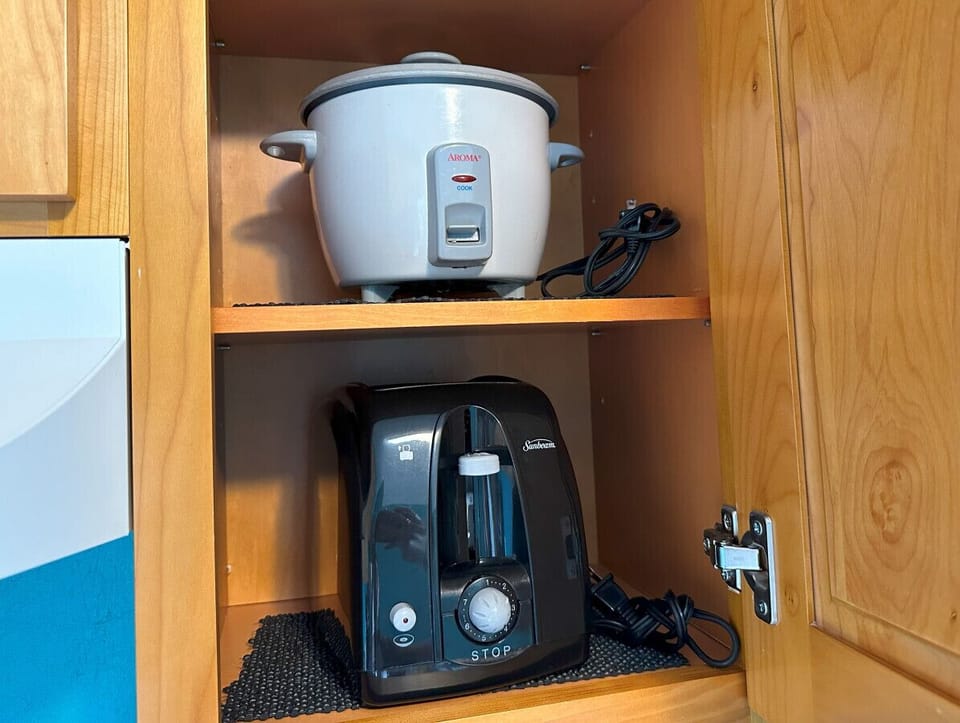 Rice cooker and toaster