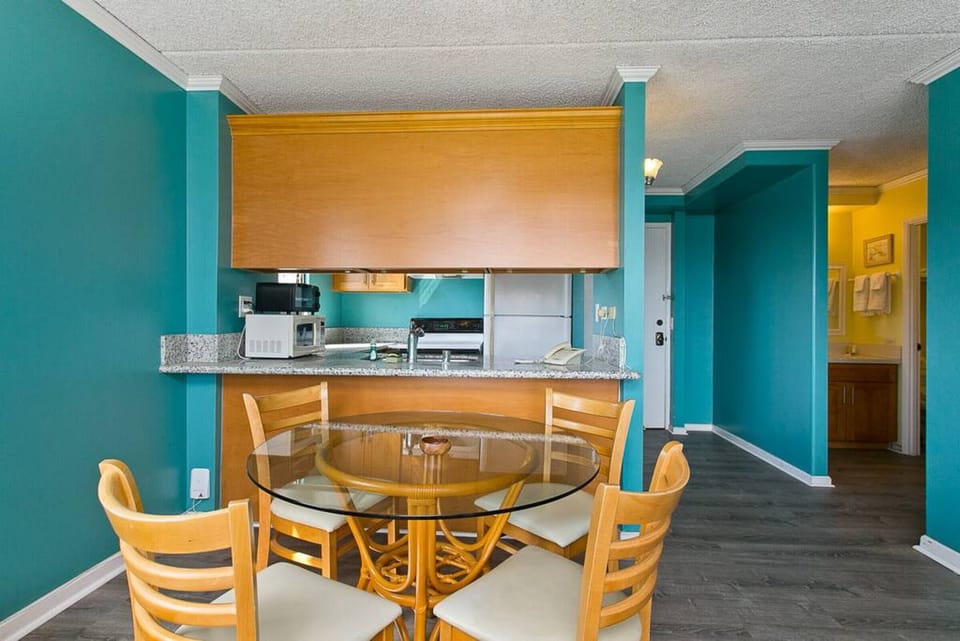 Kitchen and dining table