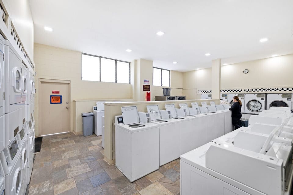 Coin laundry