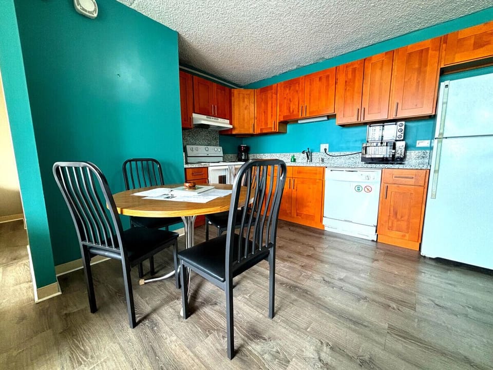 Full kitchen and dining table