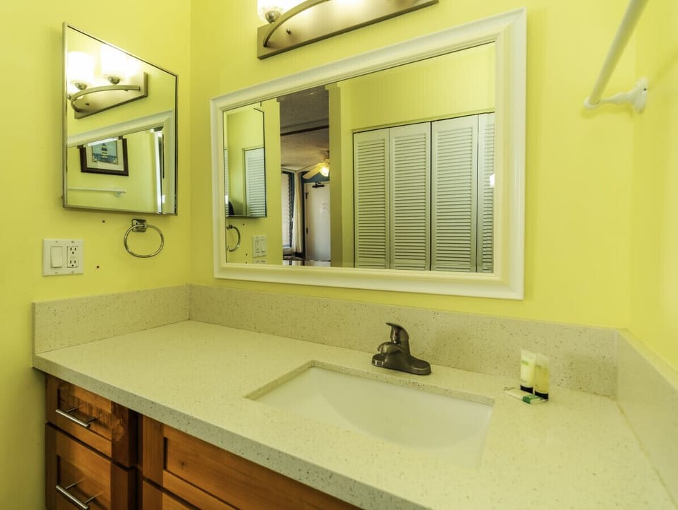 Bathroom vanity