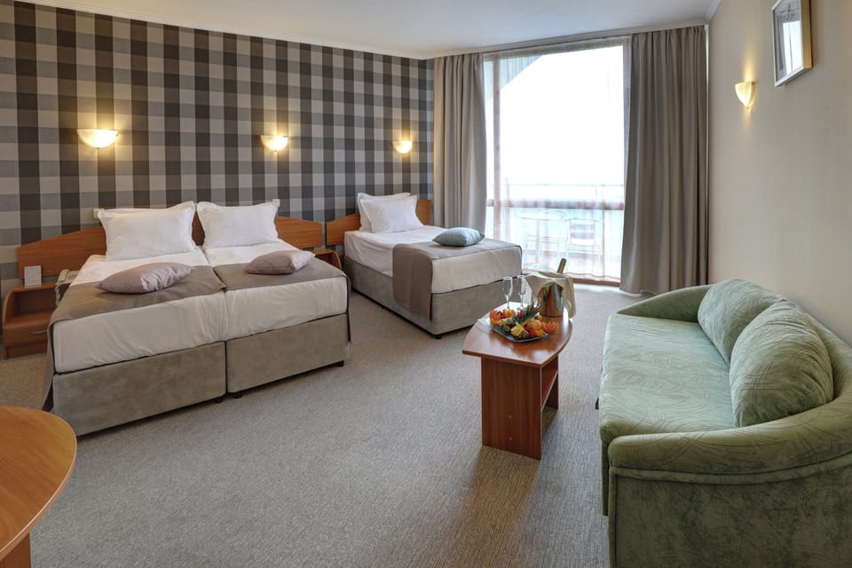 Minibar, in-room safe, desk, iron/ironing board