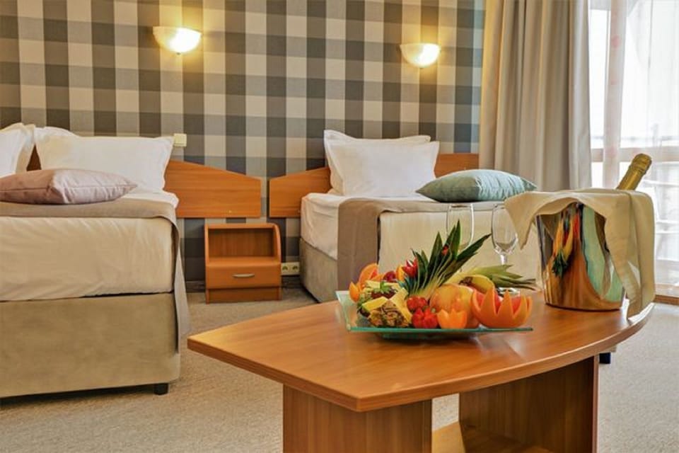 Minibar, in-room safe, desk, iron/ironing board