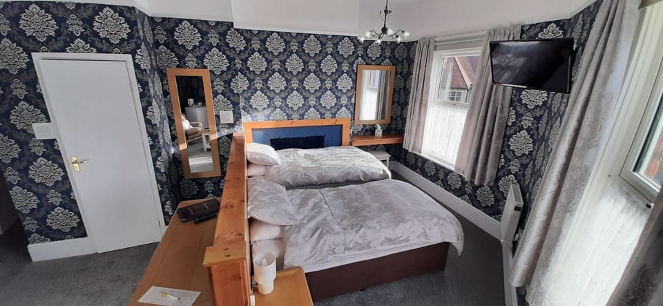 Double Room, Ensuite ( Large Super King)