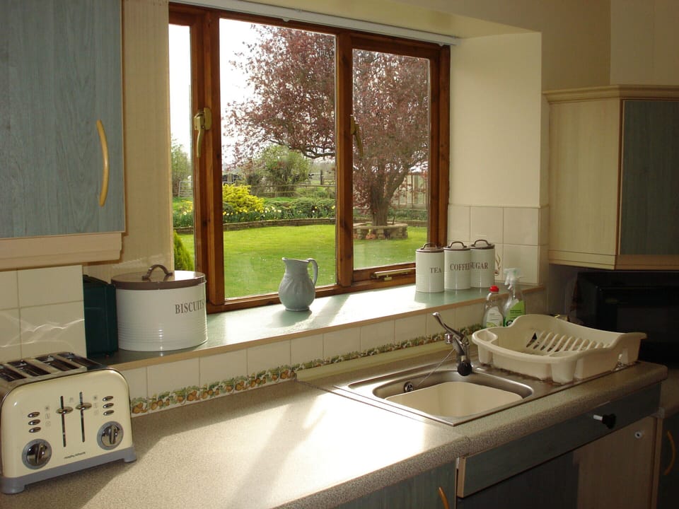 Cottage, Accessible, Ensuite (Swallow Barn) | Private kitchen | Highchair