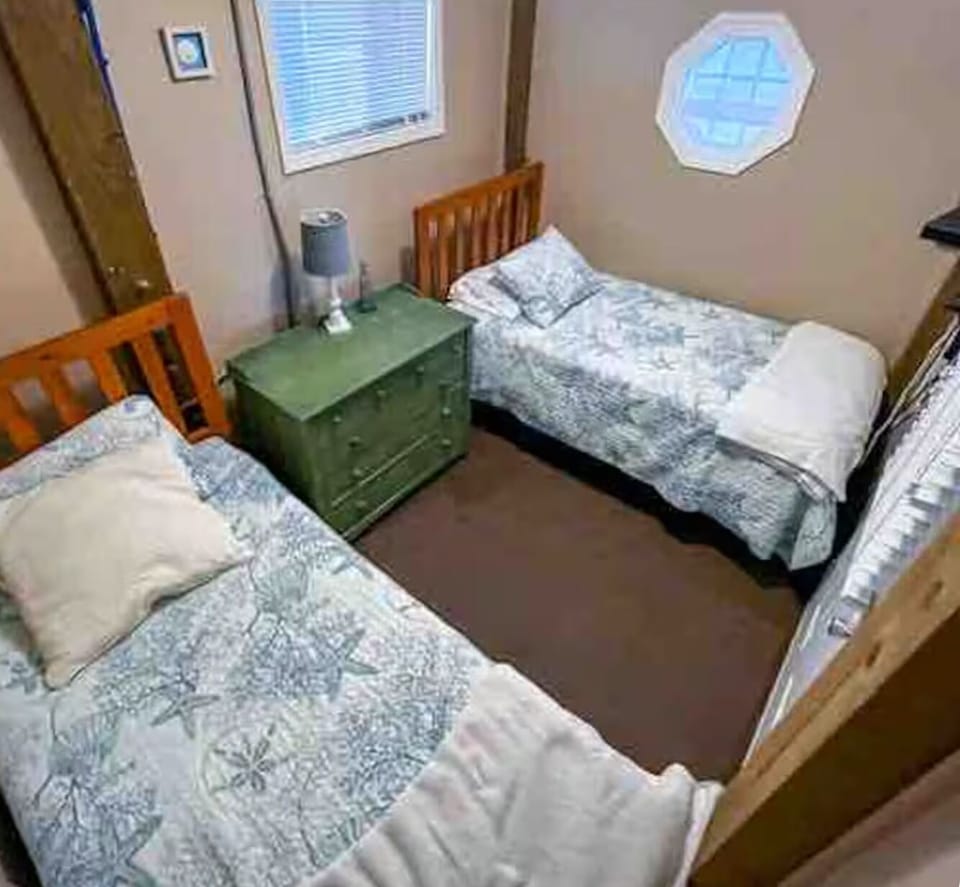 Bonus Room with two Twin Beds