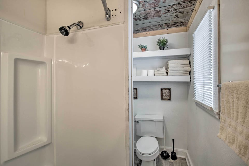 En-Suite Bathroom | Linens & Towels Provided