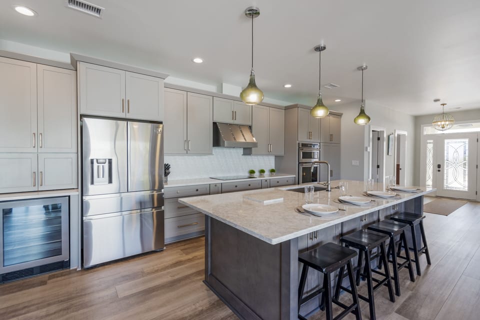 Chef's kitchen with breakfast bar