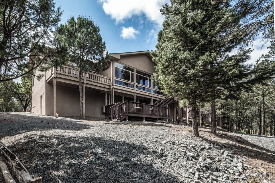 Studio (3 Bedrooms) | Front of property