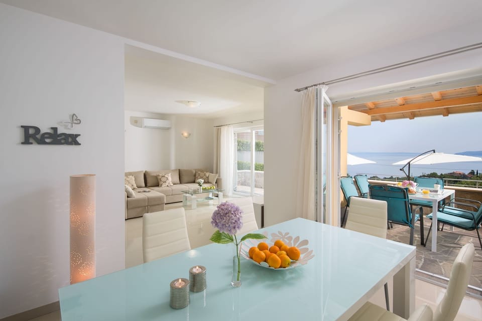 Villa | Dining