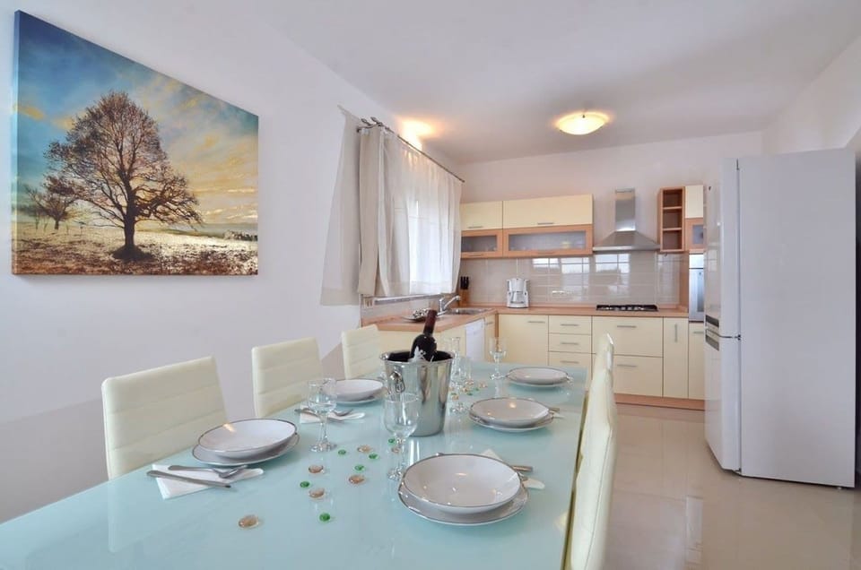 Villa | Dining