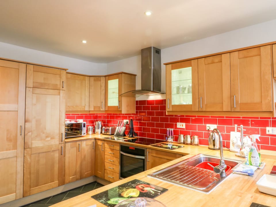 Cottage | Private kitchen | Fridge, dishwasher, electric kettle, toaster