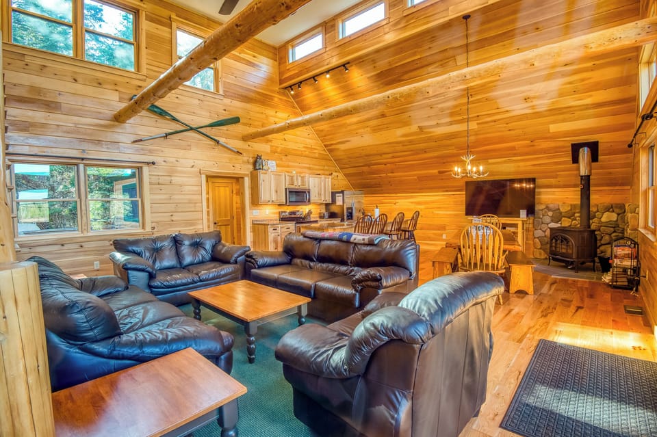Spacious open floor plan with living room, dining area and kitchen