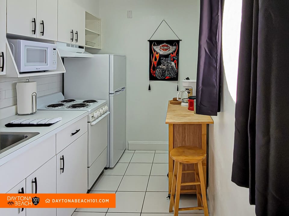 Full kitchen