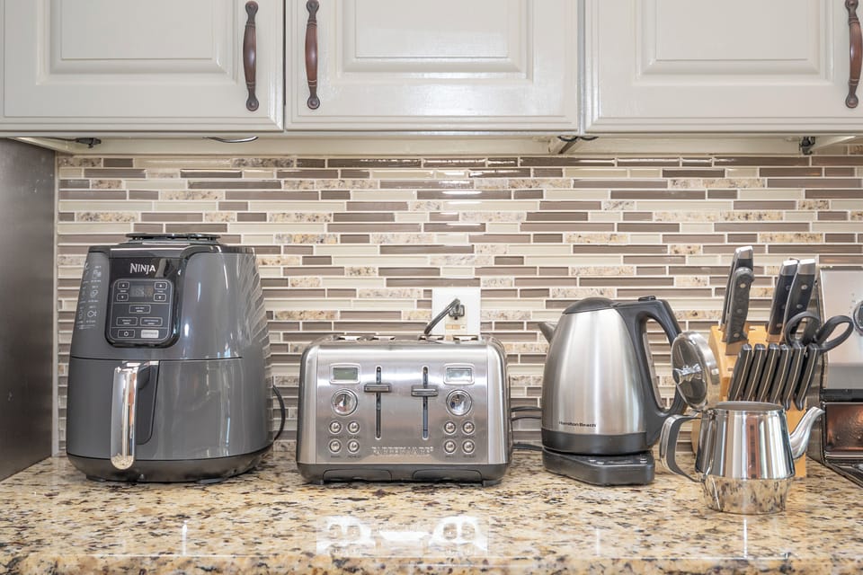 Family House, 5 Bedrooms | Private kitchen | Fridge, microwave, oven, stovetop