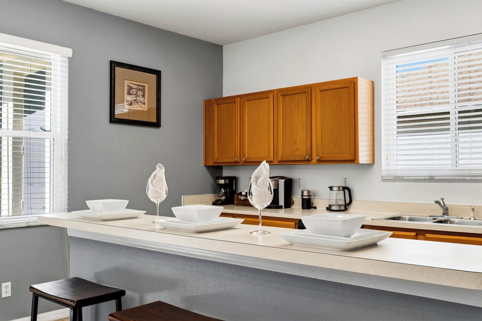 Family House, 5 Bedrooms | Private kitchen | Fridge, microwave, oven, stovetop