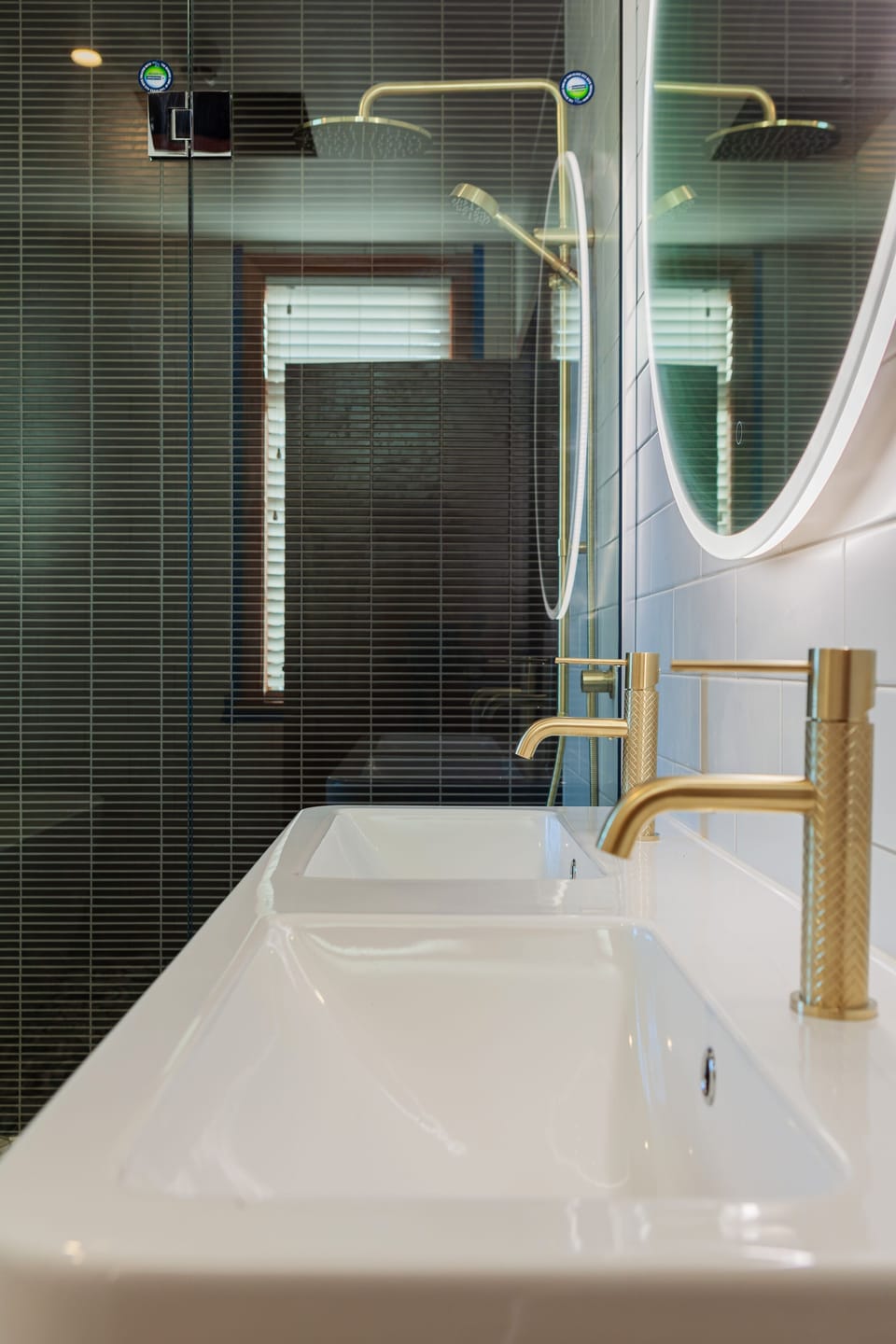 Executive Room | Bathroom | Free toiletries, hair dryer, heated floors (bathroom), towels