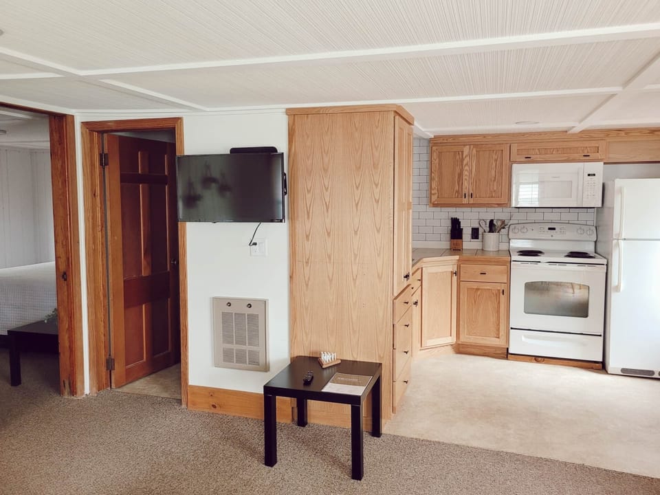 Cabin 2 | Living Area