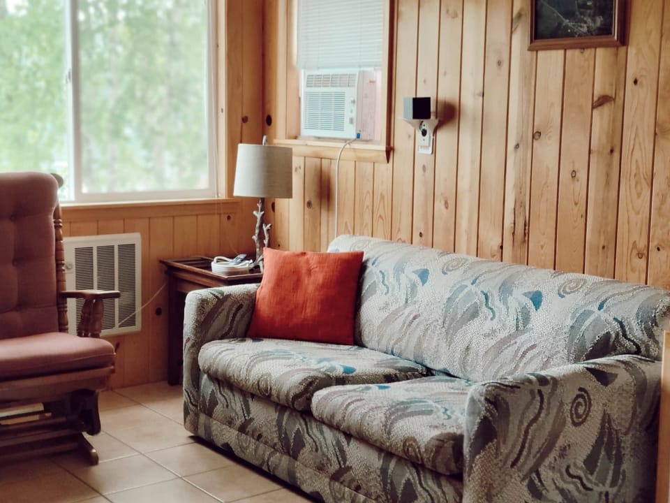 Cabin 7 | Living Area (1)