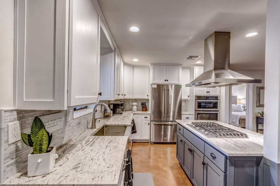 Fully equipped kitchen! With kitchen aid and whirlpool appliances