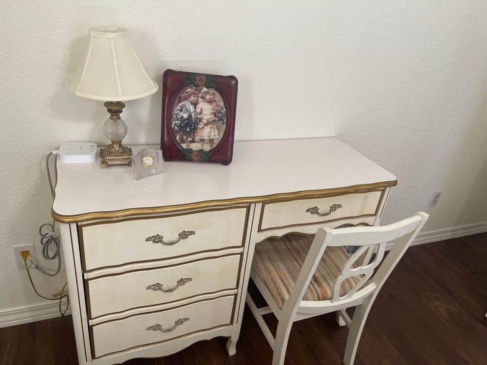 Desk in full bedroom set