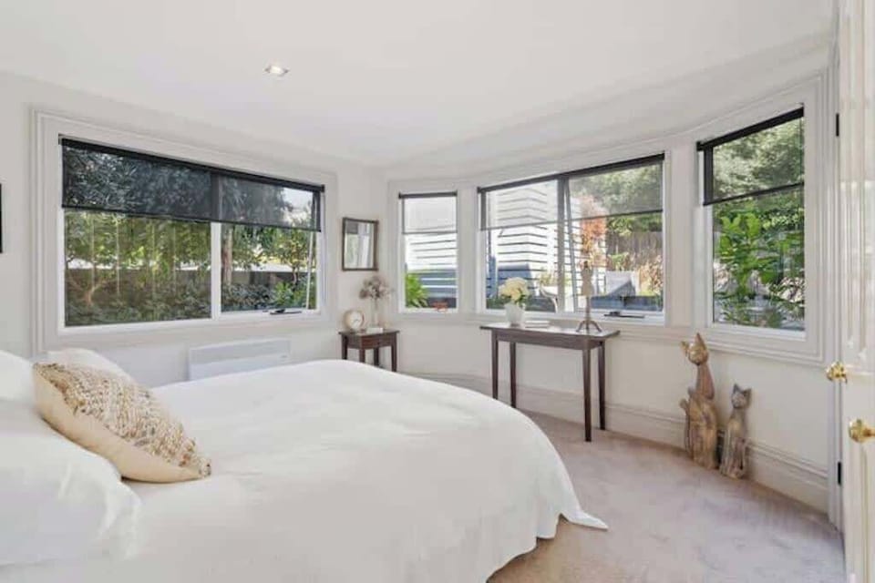 Fourth bedroom with Queen bed