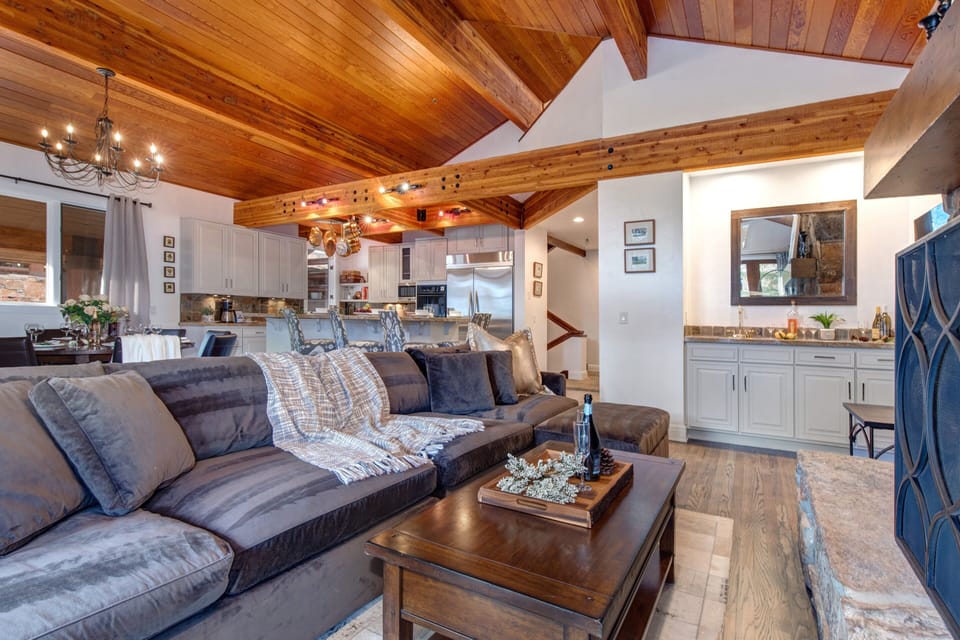Living Room with gas-assist fireplace, plush over-sized sectional, wet bar, Samsung smart TV, vaulted ceilings, and deck access overlooking the Deer Valley Slopes