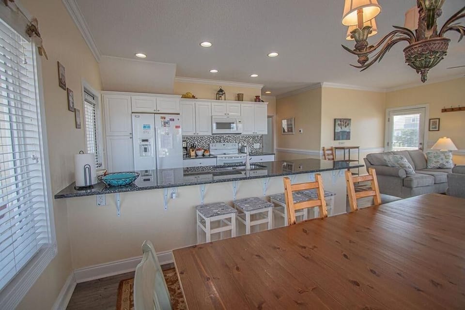 House, 5 Bedrooms | Private kitchen | Coffee/tea maker, fridge, oven, toaster