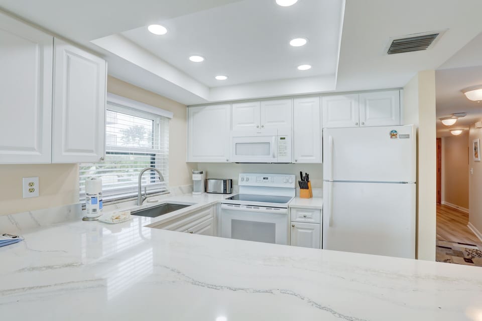 Remodeled and Fully Stocked Kitchen