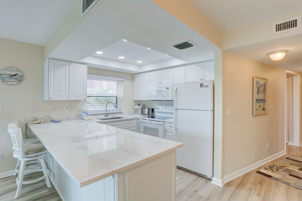 Remodeled and Fully Stocked Kitchen