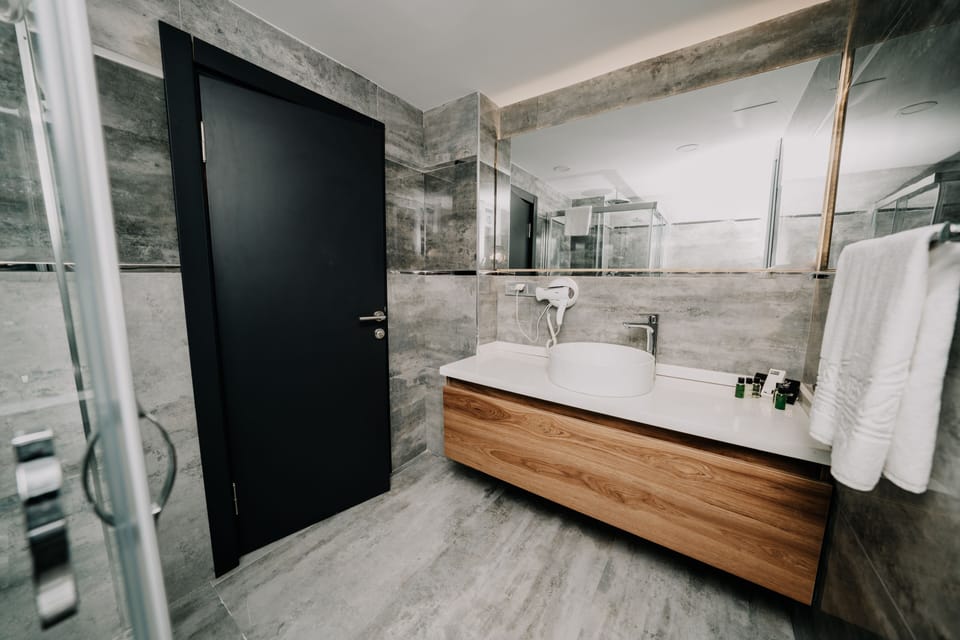 Standard Triple Room | Bathroom | Shower, eco-friendly toiletries, hair dryer, slippers