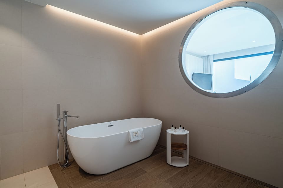 Separate tub and shower, rainfall showerhead, hair dryer, towels