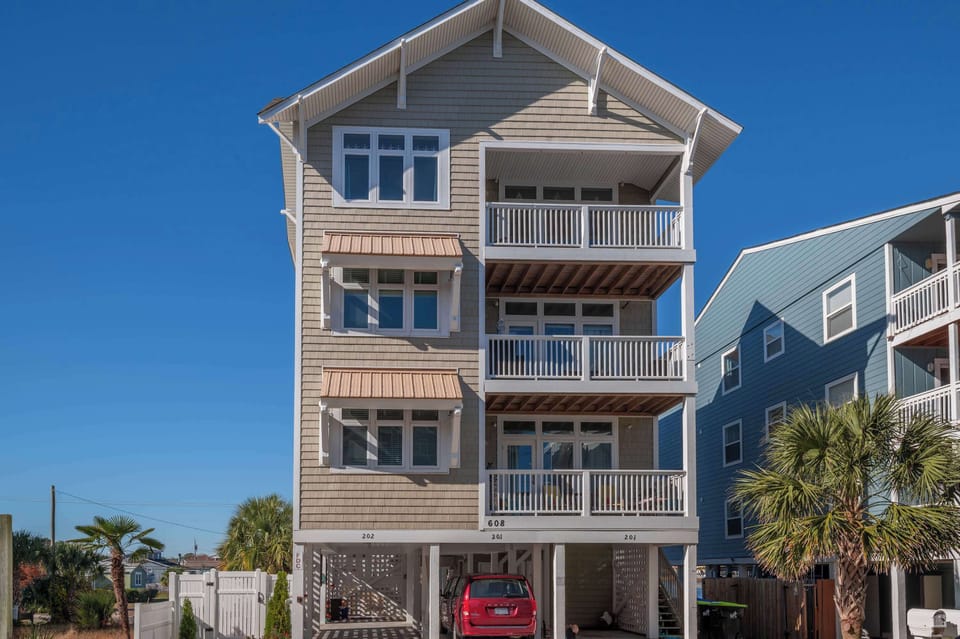 Beautiful Ocean View Townhouse with Elevator