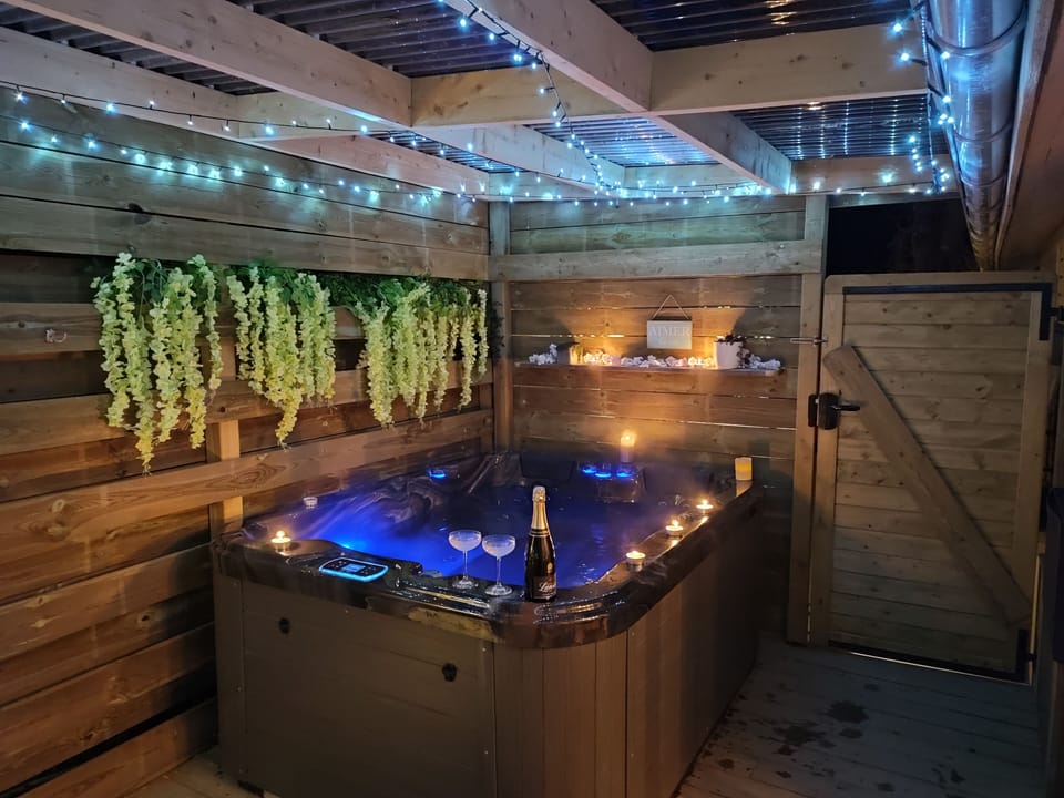 Indoor spa tub