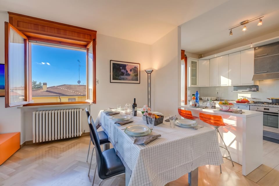 Family Apartment, Multiple Bedrooms, 2 Bathrooms (Casa di Paola) | Private kitchen | Fridge, microwave, oven, stovetop