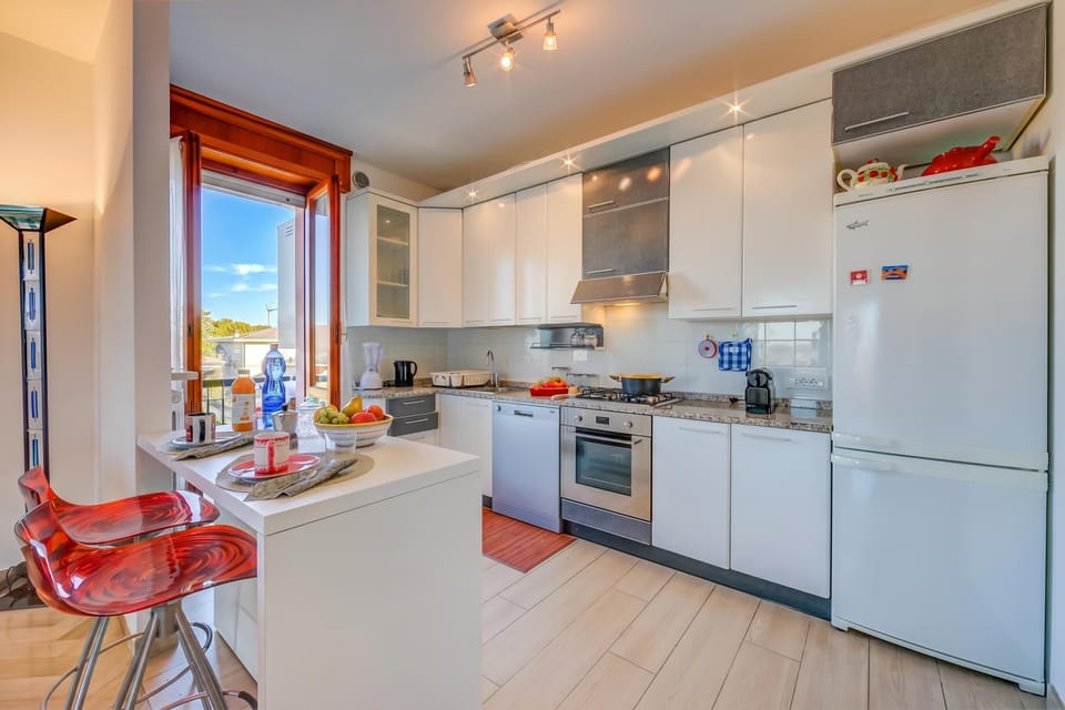 Family Apartment, Multiple Bedrooms, 2 Bathrooms (Casa di Paola) | Private kitchen | Fridge, microwave, oven, stovetop