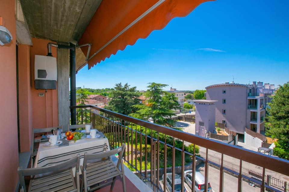 Family Apartment, 3 Bedrooms, 2 Bathrooms (Casa di Paola: Lake-View Balcony) | Outdoor dining