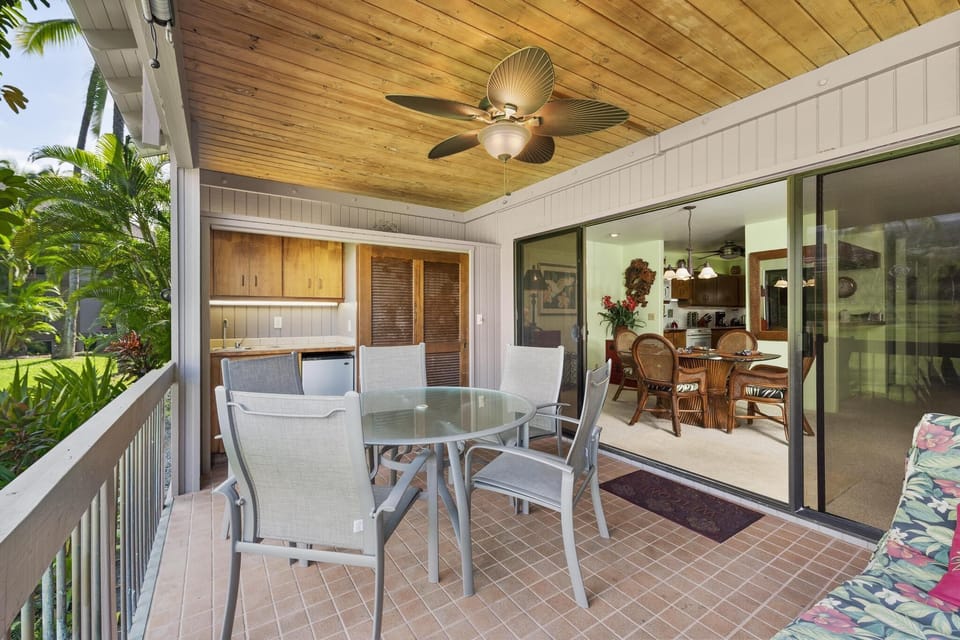 A casual dining area designed for slow Kona days