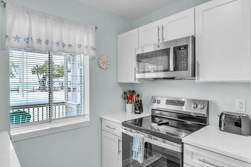 Apartment, 2 Bedrooms | Private kitchen | Fridge, coffee/tea maker, toaster