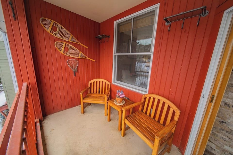 Enjoy a cup of coffee on the balcony!