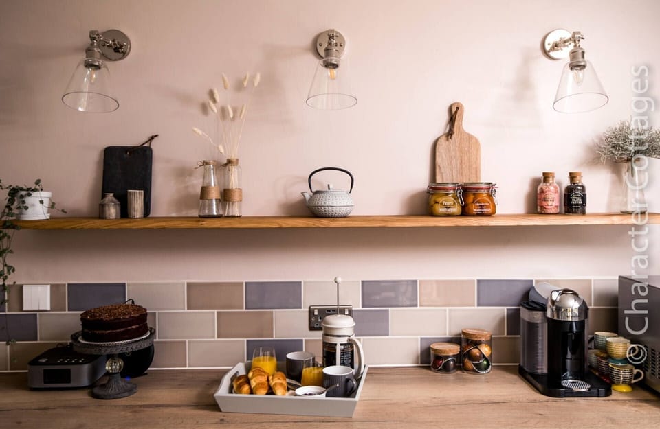 Cottage | Private kitchen | Fridge, microwave, dishwasher, electric kettle