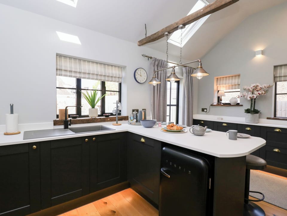 Cottage | Private kitchen | Fridge, dishwasher, electric kettle, toaster