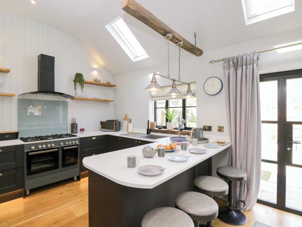 Cottage | Private kitchen | Fridge, dishwasher, electric kettle, toaster