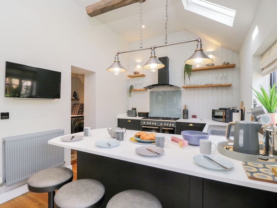 Cottage | Dining