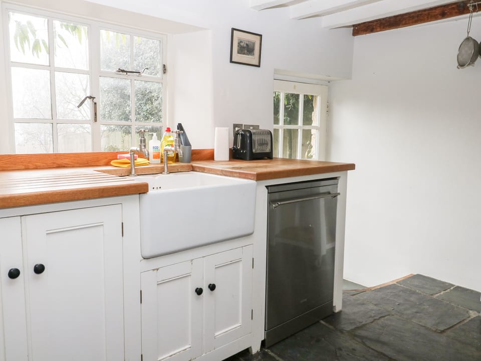 Cottage | Private kitchen | Fridge, dishwasher, electric kettle, toaster