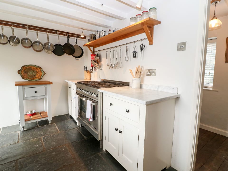 Cottage | Private kitchen | Fridge, dishwasher, electric kettle, toaster